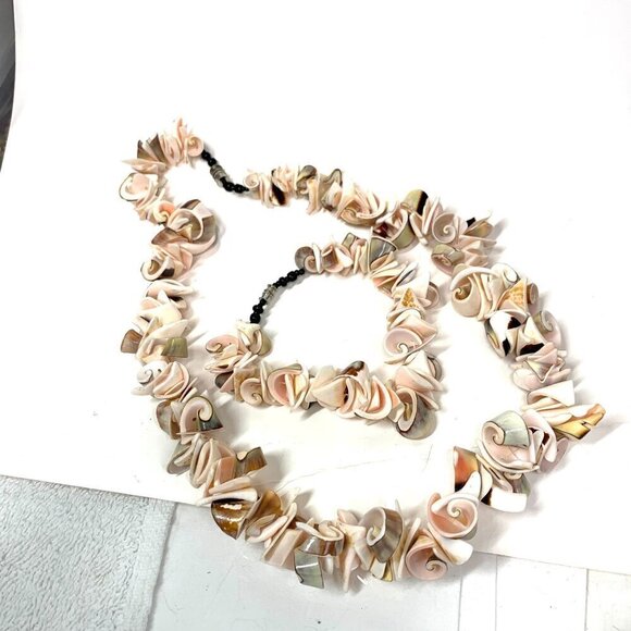 Handcrafted Shell Necklace & Bracelet Set Pink & Beige Screw Clasp 19"L/8"L - Picture 6 of 8